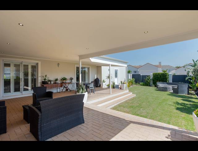 3 BEDROOM FREEHOLD SOLD IN PINEHURST